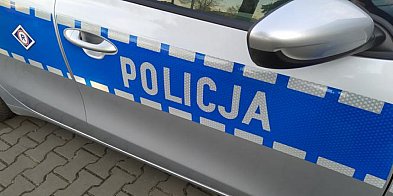 Policja szuka świadków uszkodzenia Renault w Siedlcach-53607