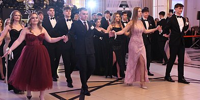 Od walca do poloneza. Wyjątkowa studniówka IV LO (FOTO)