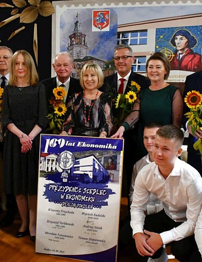 Poloneza czas zacząć! 100 par na 100-lecie Ekonomika-52265