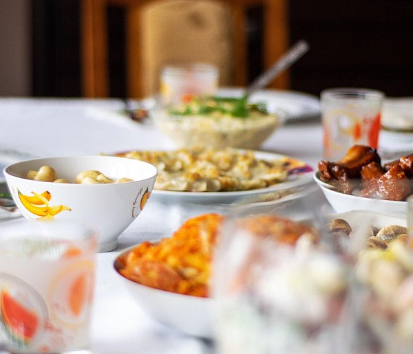 Polacy znów sięgną głębiej do kieszeni. Tyle wydają na świąteczne jedzenie-53509