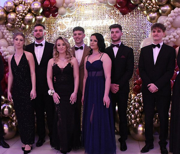 Polonez i wielkie emocje. Studniówka siedleckiej Kolejówki (FOTOGALERIA)