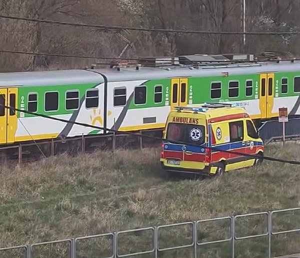 Pociąg uderzył w pieszego, interweniował śmigłowiec LPR (AKTUALIZACJA)
