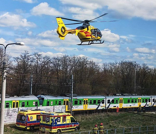 Siedlce: śledztwo prokuratury po wypadku na torach. 21-latek trafił do szpitala