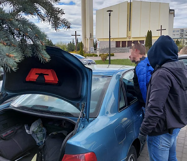 Zatrzymani na gorącym uczynku w kościele. Kradli pieniądze z puszek