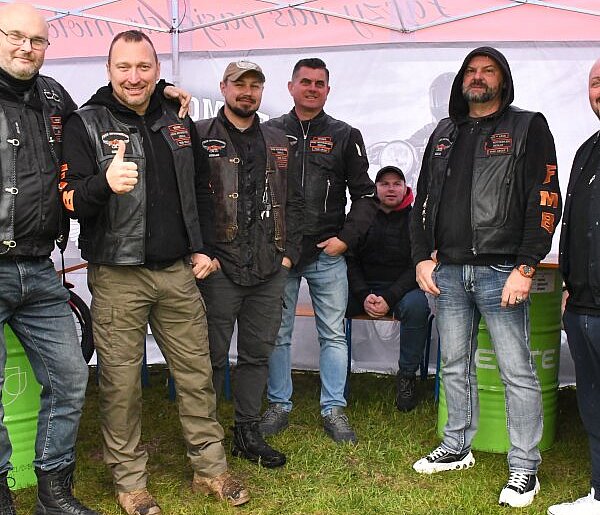 Rock, motocykle i rycerskie pokazy – MotoWiosna w Siedlcach mimo deszczu (FOTO)