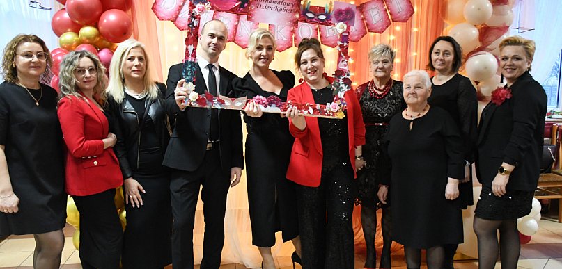 Tłumy pań, tulipany i wielkie emocje. Karnawałowy Dzień Kobiet (FOTOGALERIA)