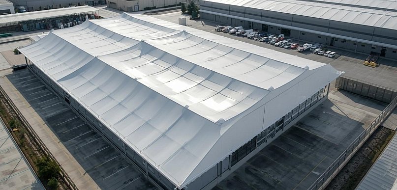 Całoroczne namioty magazynowe – kiedy sprawdzą się lepiej niż hala murowana
