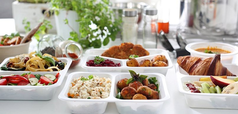 Catering na 2 tygodnie czy 3 miesiące – kiedy opłaca się zamawiać na dłużej?