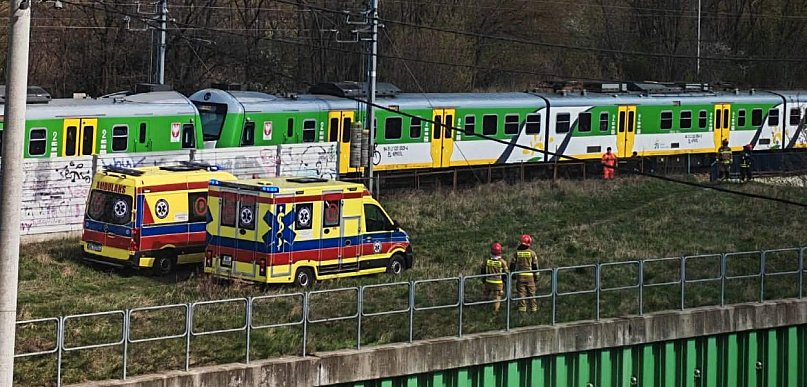 Siedlce: śledztwo prokuratury po wypadku na torach. 21-latek trafił do szpitala