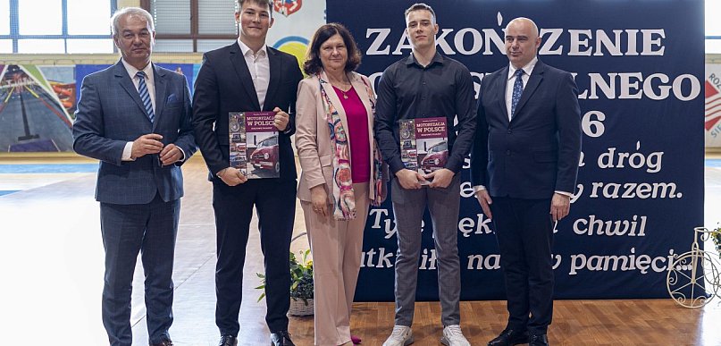 Koniec jednego etapu, początek nowego – absolwenci ZSP nr 3 zakończyli rok szkolny