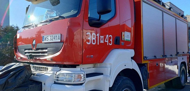 Pożar domu w Żukowie. Cały budynek w ogniu, mieszkańcy zdążyli uciec
