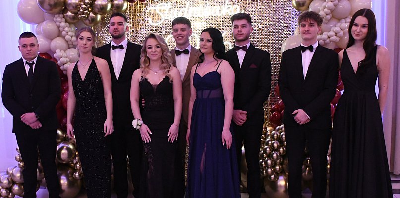 Polonez i wielkie emocje. Studniówka siedleckiej Kolejówki (FOTOGALERIA)