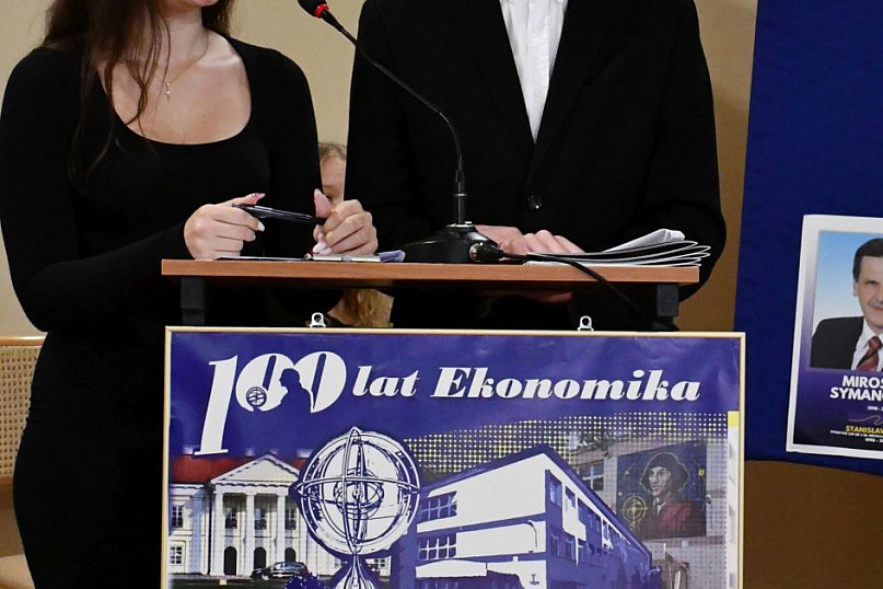 100 par na 100-lecie Ekonomika