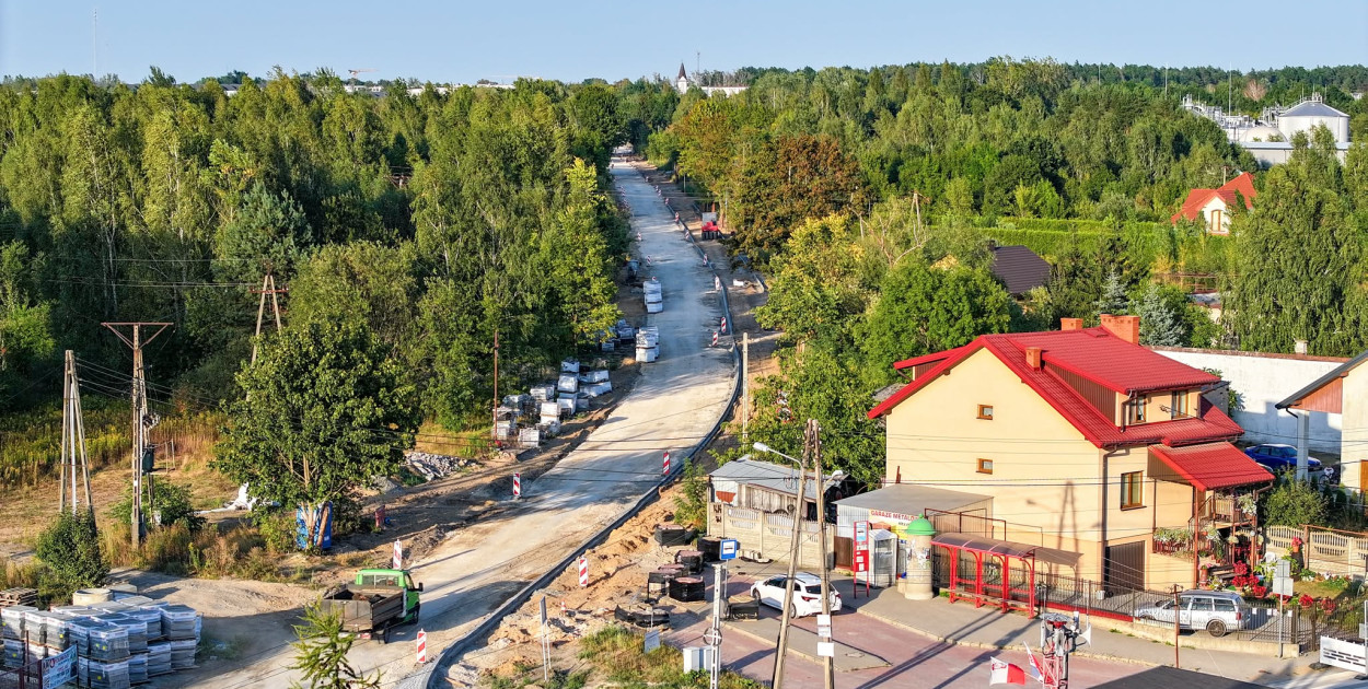 Nowa ul. Aureliusza Chróścielewskiego w Mińsku Mazowieckim – po przebudowie zyskała nawierzchnię, chodniki, ścieżkę rowerową i oświetlenie.