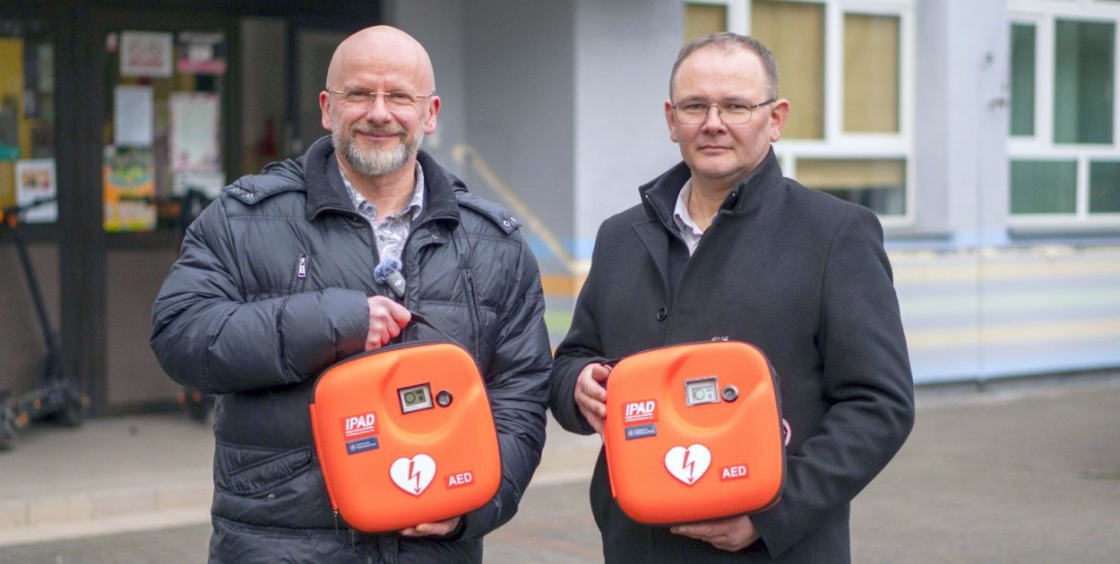 Tomasz Świniarski  i burmistrz Piotr Płudowski