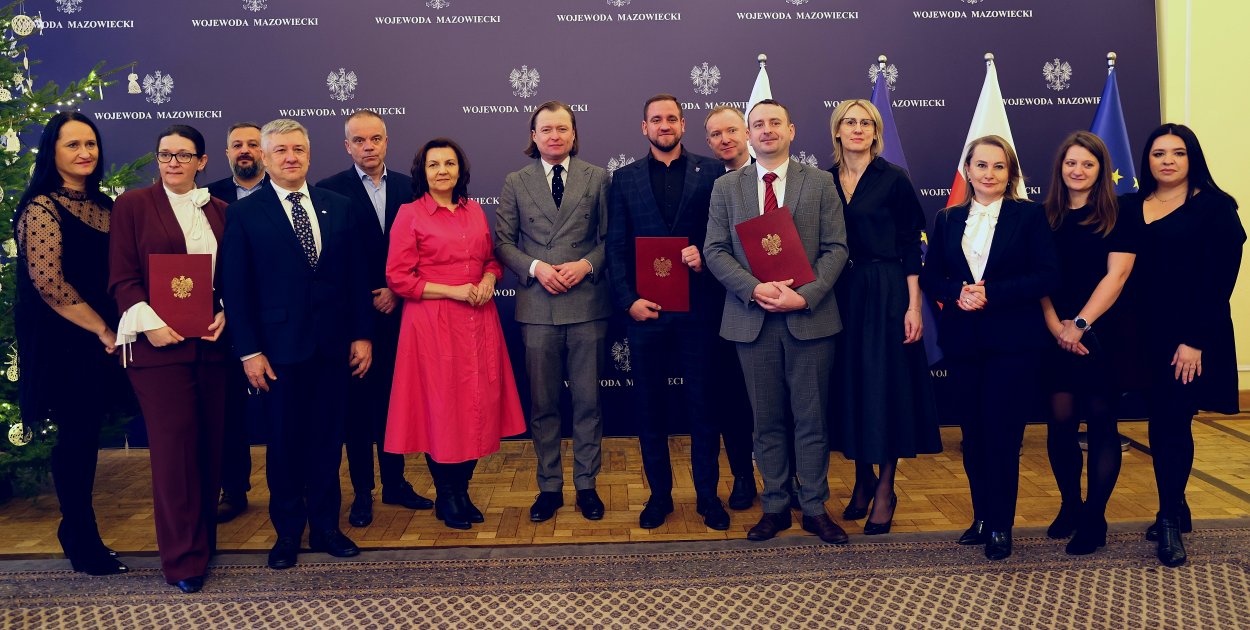 Po podpisaniu umów. Fot.: Urząd Wojewódzki