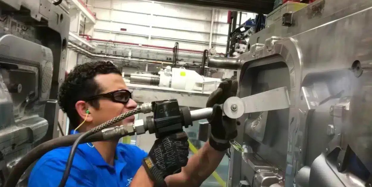 Bez wody, bez chemii, bez odpadów — nowy standard czystości w produkcji