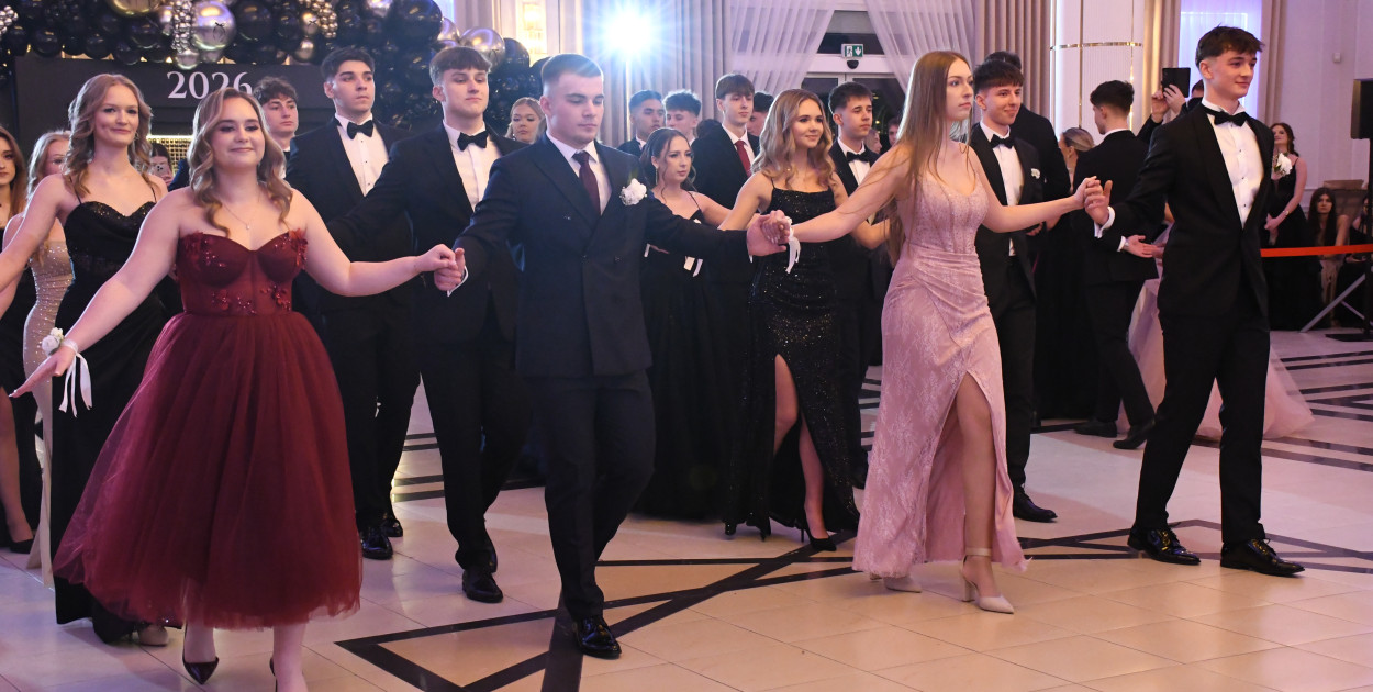 Od walca do poloneza. Wyjątkowa studniówka IV LO (FOTORELACJA)