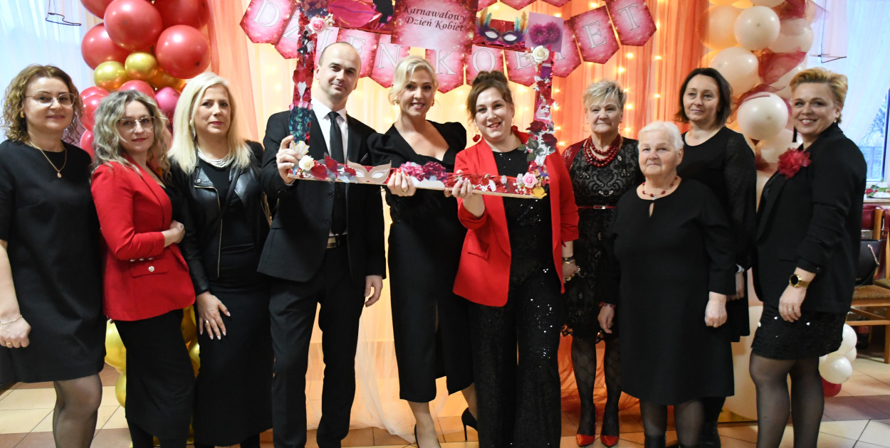 Tłumy pań, tulipany i wielkie emocje. Karnawałowy Dzień Kobiet (FOTOGALERIA)