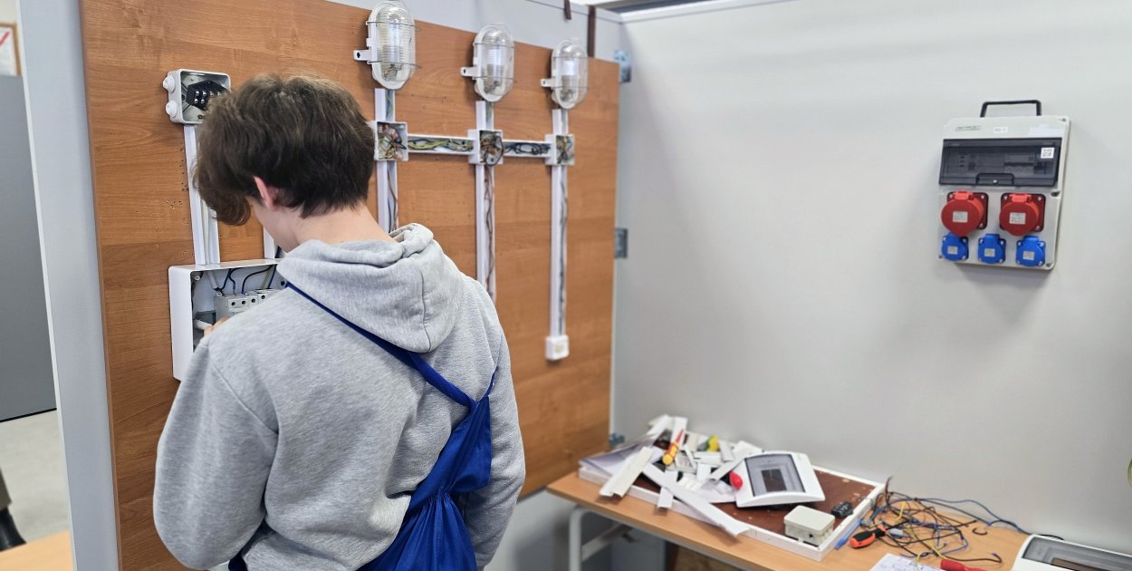 Szkolenia pod napięciem