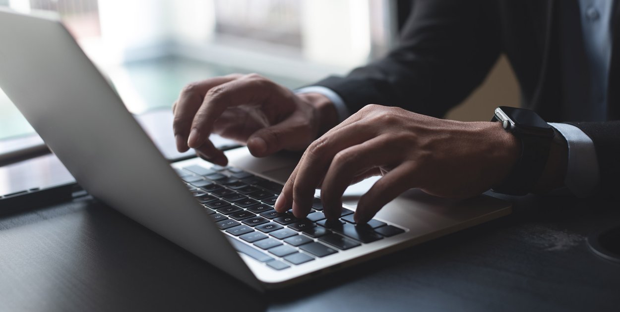 VAT w streamingu i kamerkach online – kiedy streamer musi zostać vatowcem, a kiedy