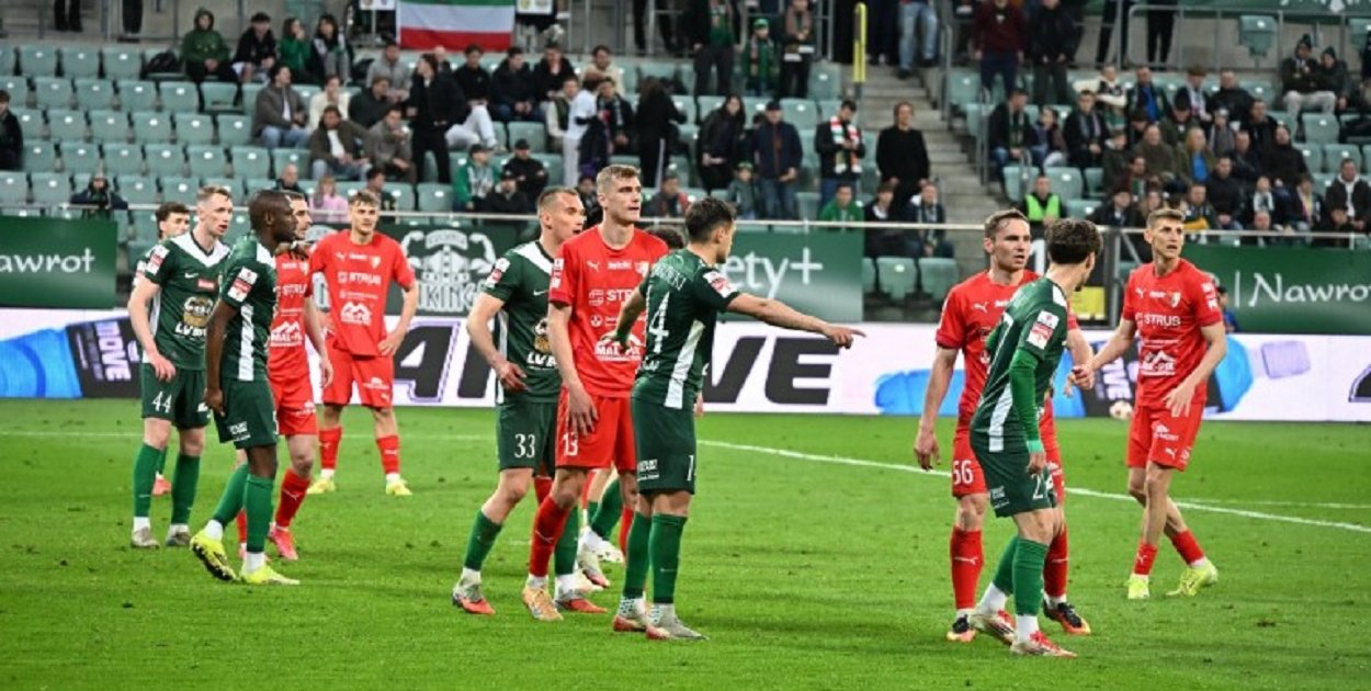 Śląsk minimalnie pokonuje Pogoń