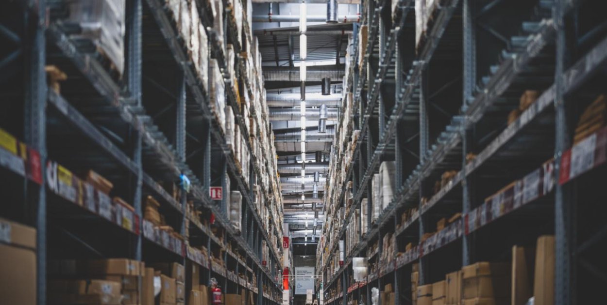 Automatyzacja magazynu krok po kroku — od czego zacząć i czego się spodziewać