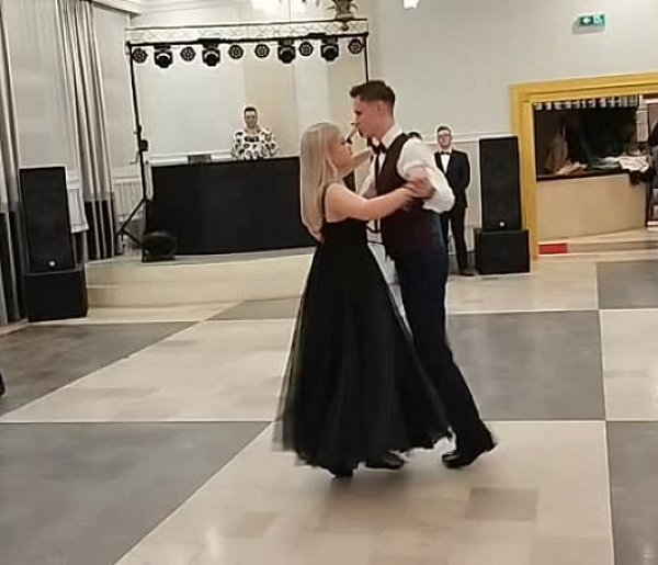 Piękny WALC w wykonaniu uczniów ZSP 5 Budowlanka Siedlce 💃🕺